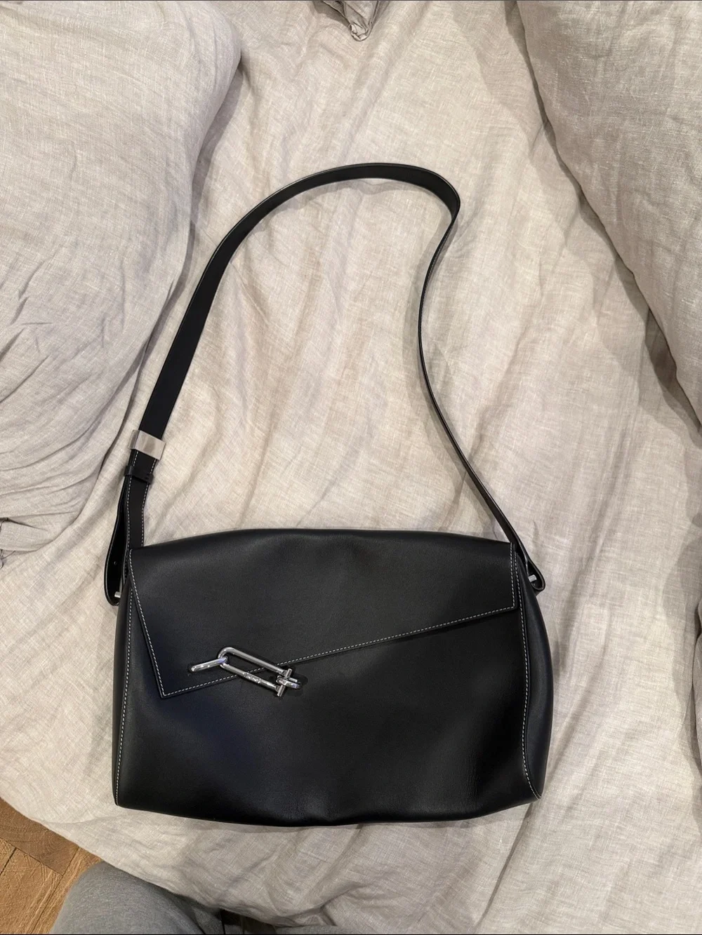 Men's Black Leather Messenger Bag - Classic Minimalist Design